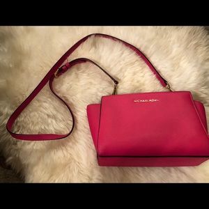 Great Michael Kors small crossbody
